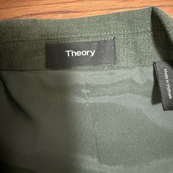 Theory Slim Fit Stretch Wool Woman’s 2 Button Blazer.   Green. Size00. - Picture 4 of 5